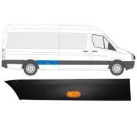 Takalokasuojan koristelista lampulla varten Volkswagen Crafter 2005-2017 / Oikea / Sarja 13993