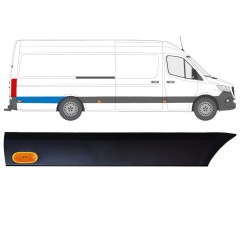 Takalokasuojan koristelista lampulla varten Mercedes Sprinter 2018- / Oikea / Sarja 12970