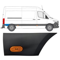 Takalokasuojan koristelista lampulla varten Mercedes Sprinter 2018- / Oikea / Sarja 12966